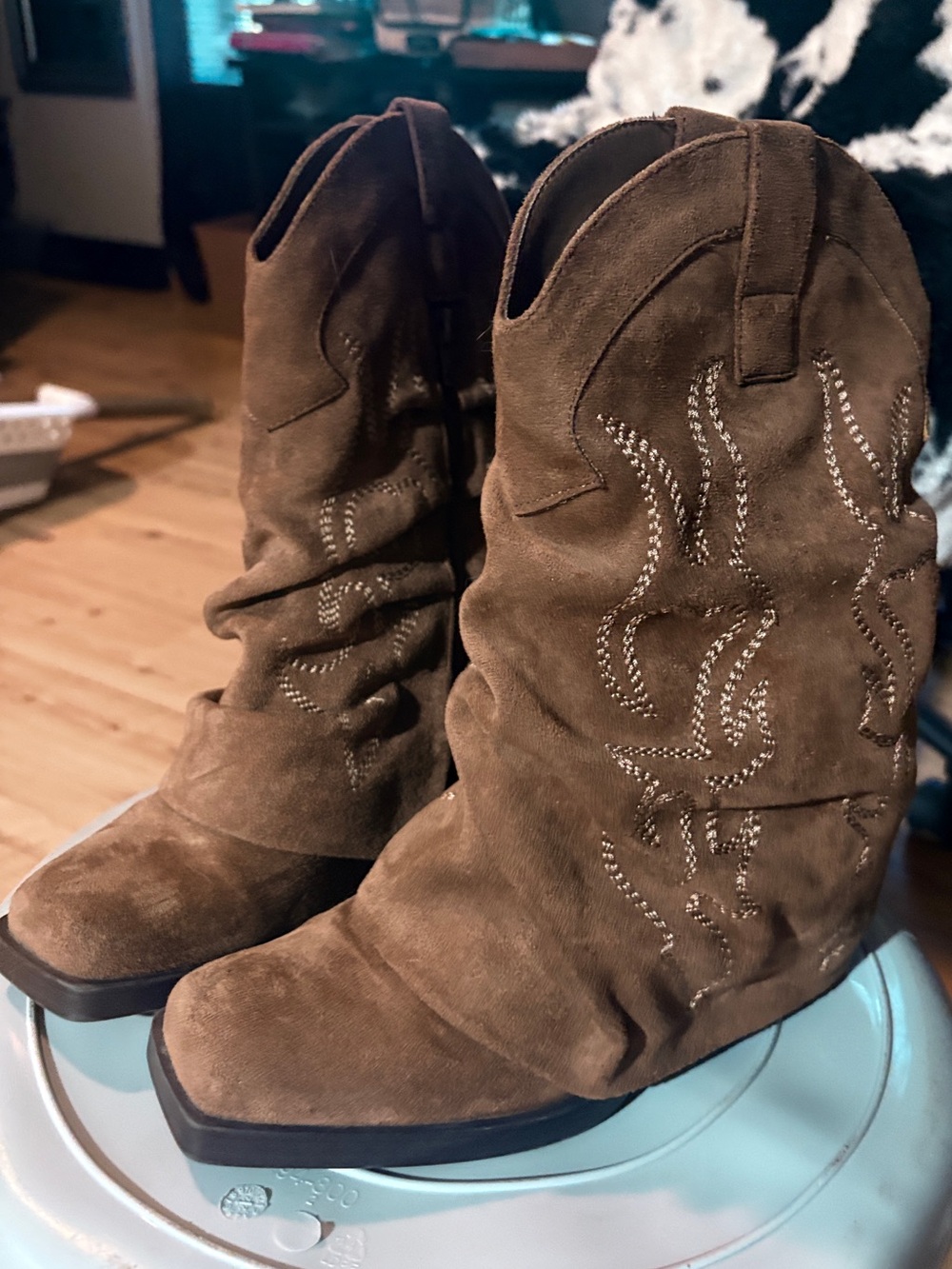 Women’s Foldover Western style Bootz - Picture 2 of 3